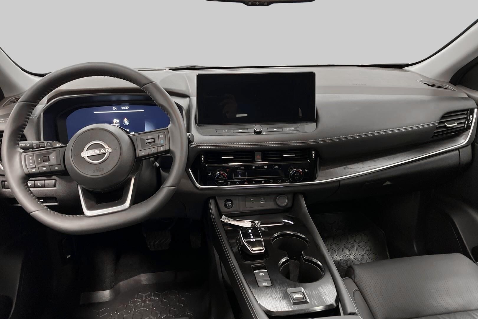 Nissan X-Trail iso kuva 10