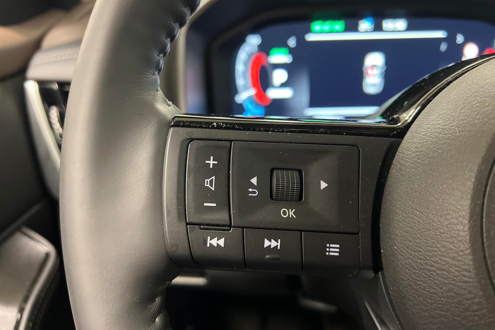 Nissan X-Trail iso kuva 16