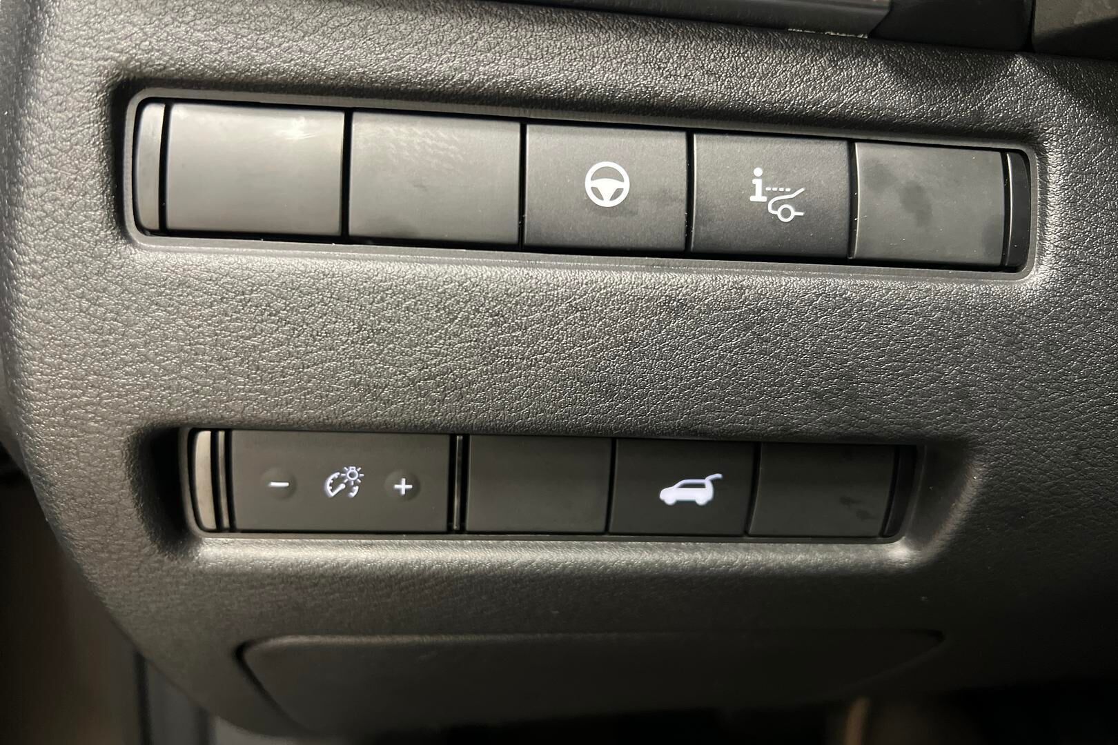 Nissan X-Trail iso kuva 18