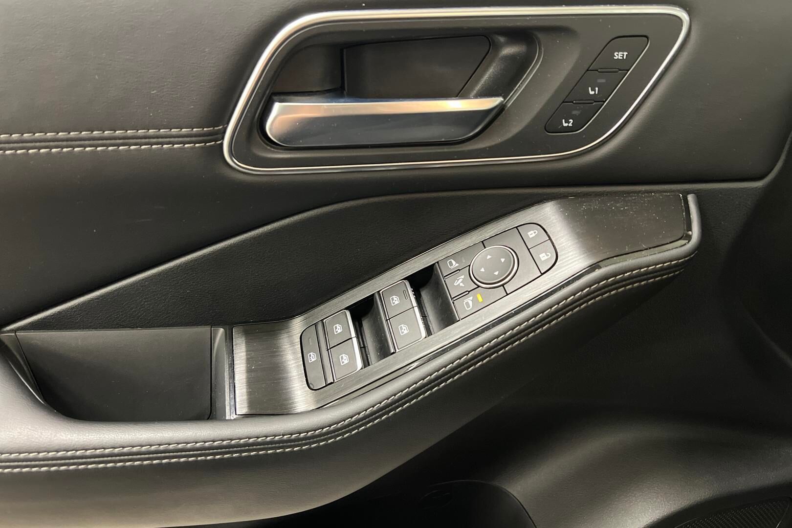 Nissan X-Trail iso kuva 19