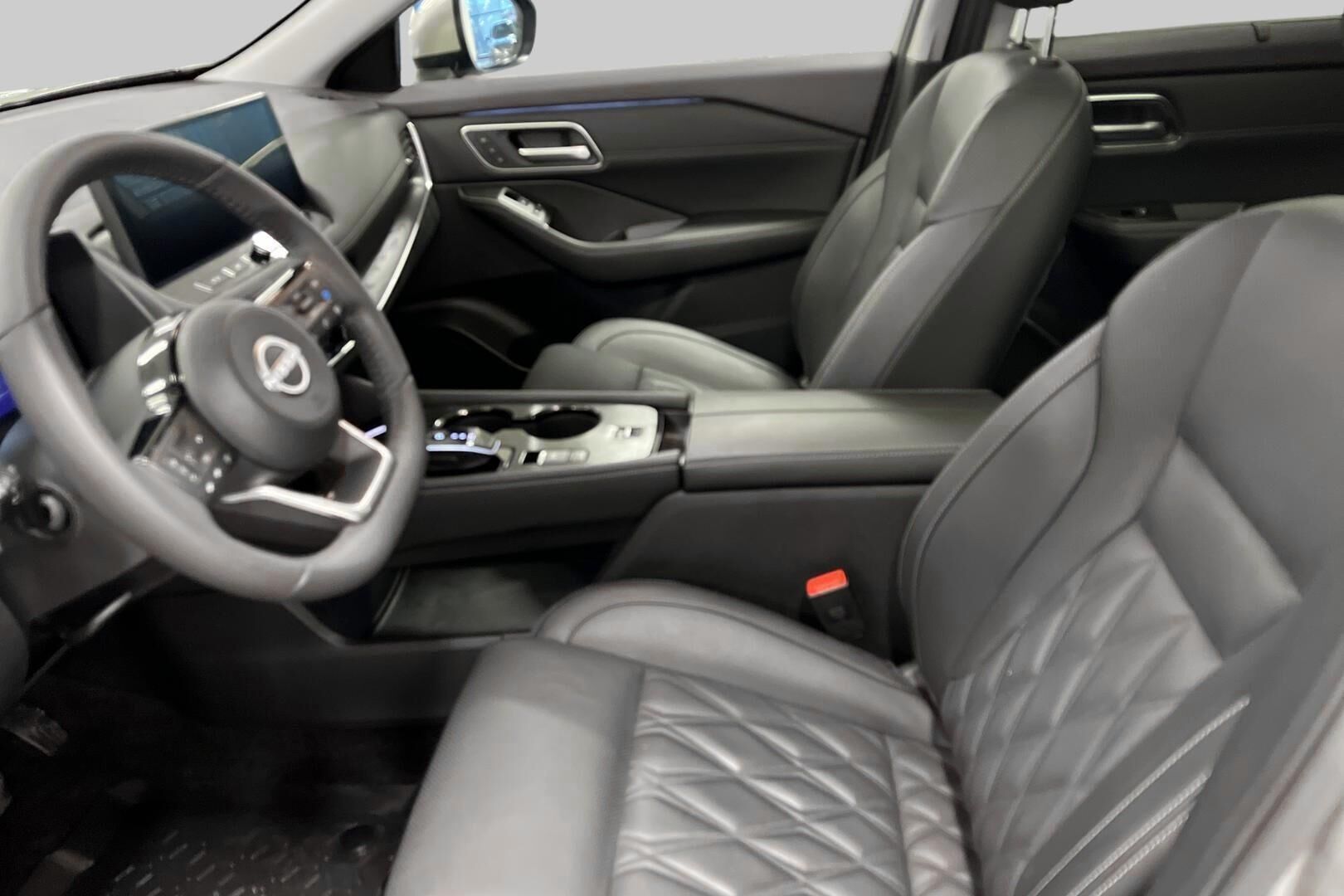 Nissan X-Trail iso kuva 8