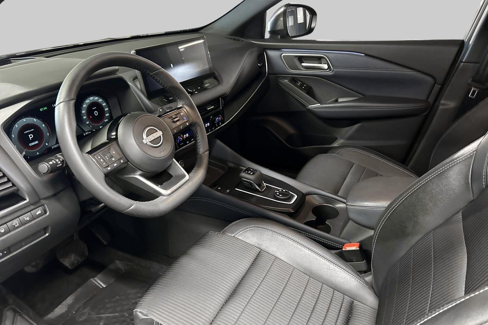 Nissan Qashqai iso kuva 8