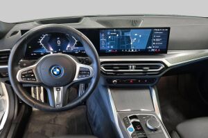 BMW i4 esikatselu 10