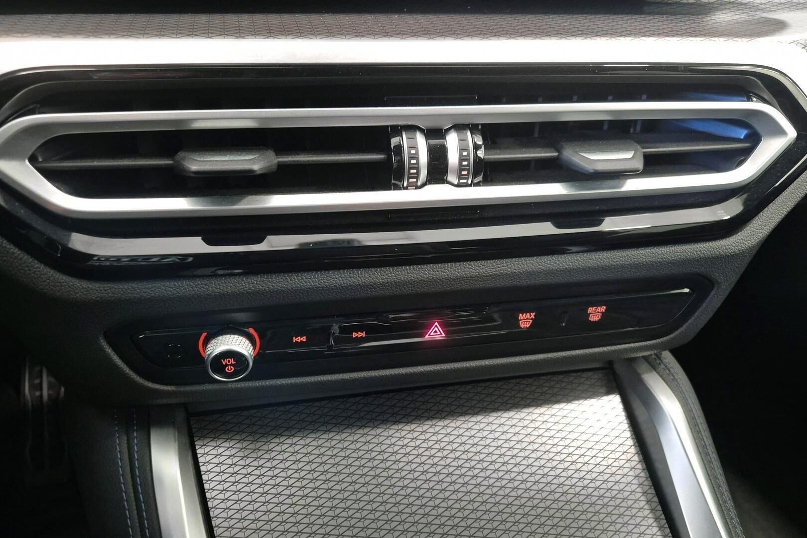 BMW i4 iso kuva 15