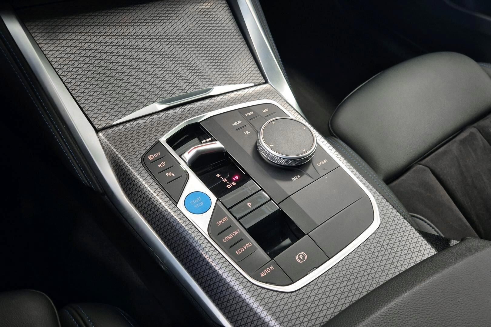 BMW i4 iso kuva 16