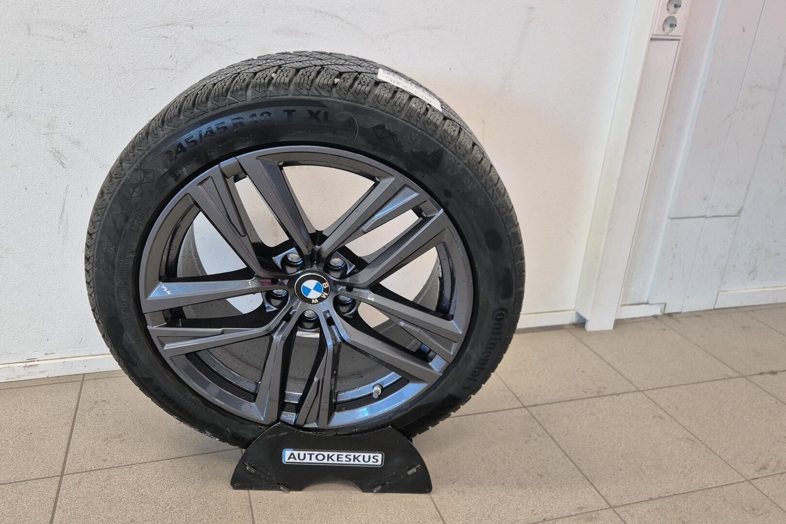 BMW i4 iso kuva 23