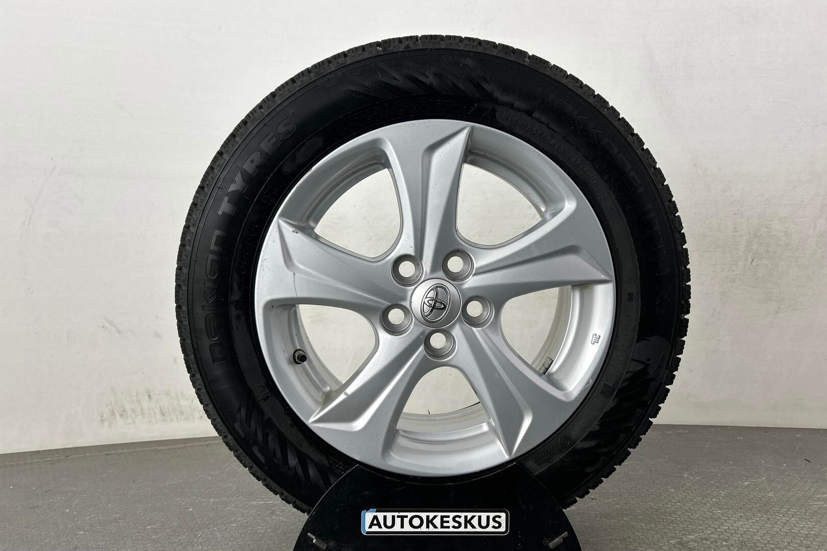 Toyota Yaris iso kuva 13