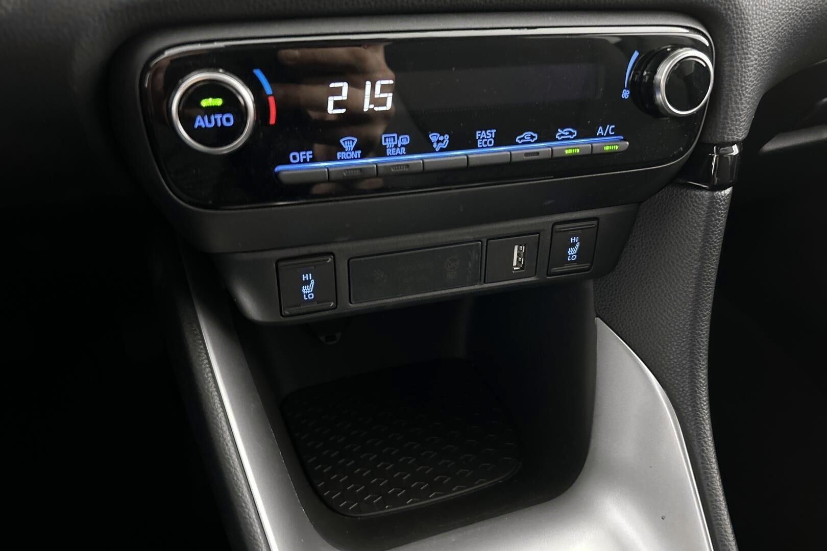 Toyota Yaris iso kuva 18