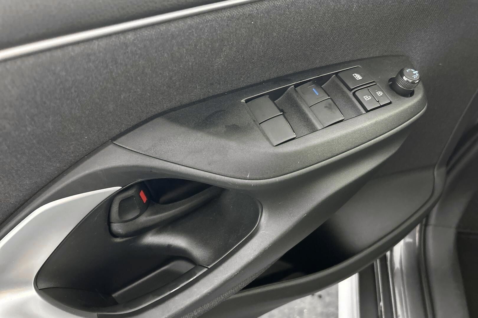 Toyota Yaris iso kuva 24