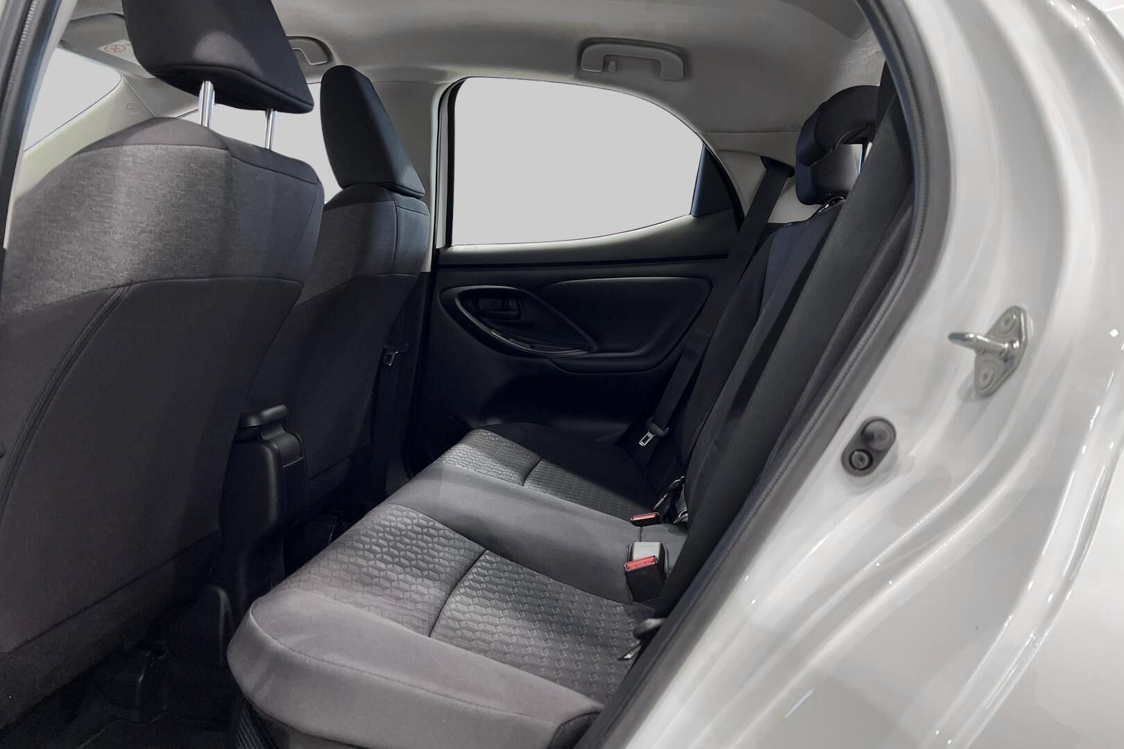 Toyota Yaris iso kuva 9