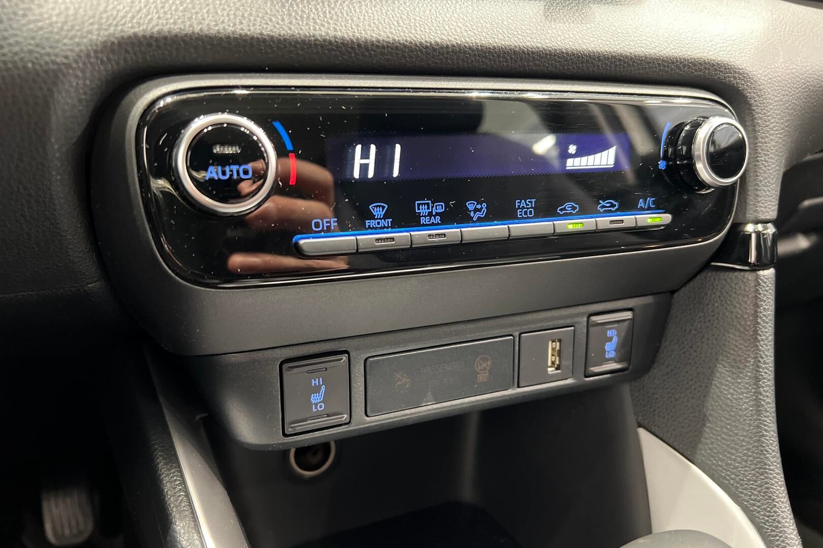 Toyota Yaris iso kuva 17