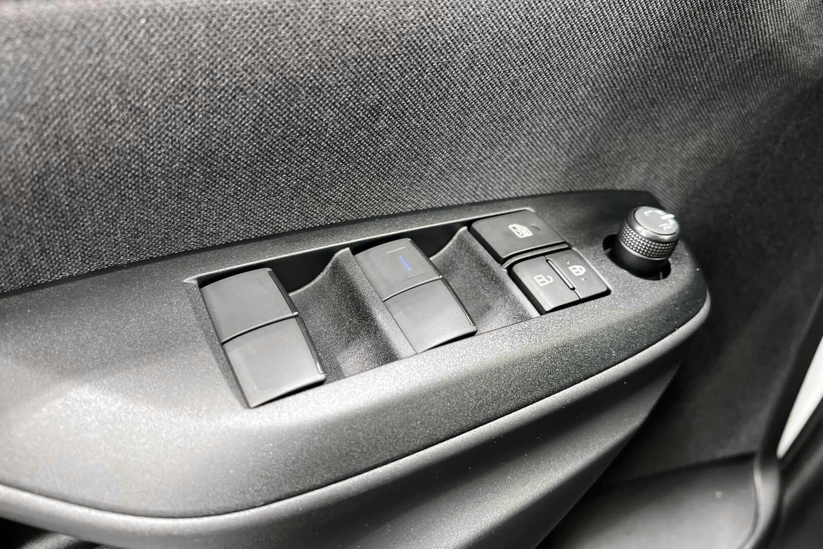 Toyota Yaris iso kuva 27