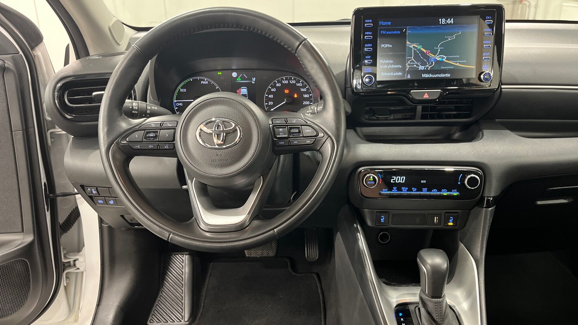 Toyota Yaris iso kuva 11