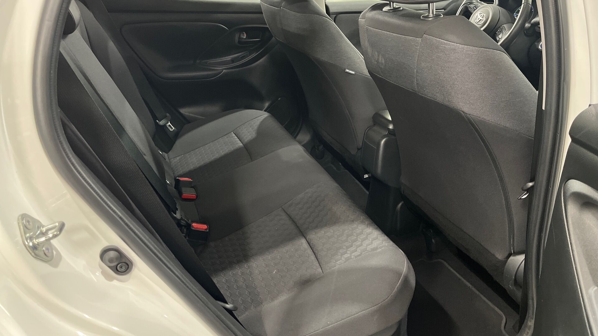 Toyota Yaris iso kuva 15