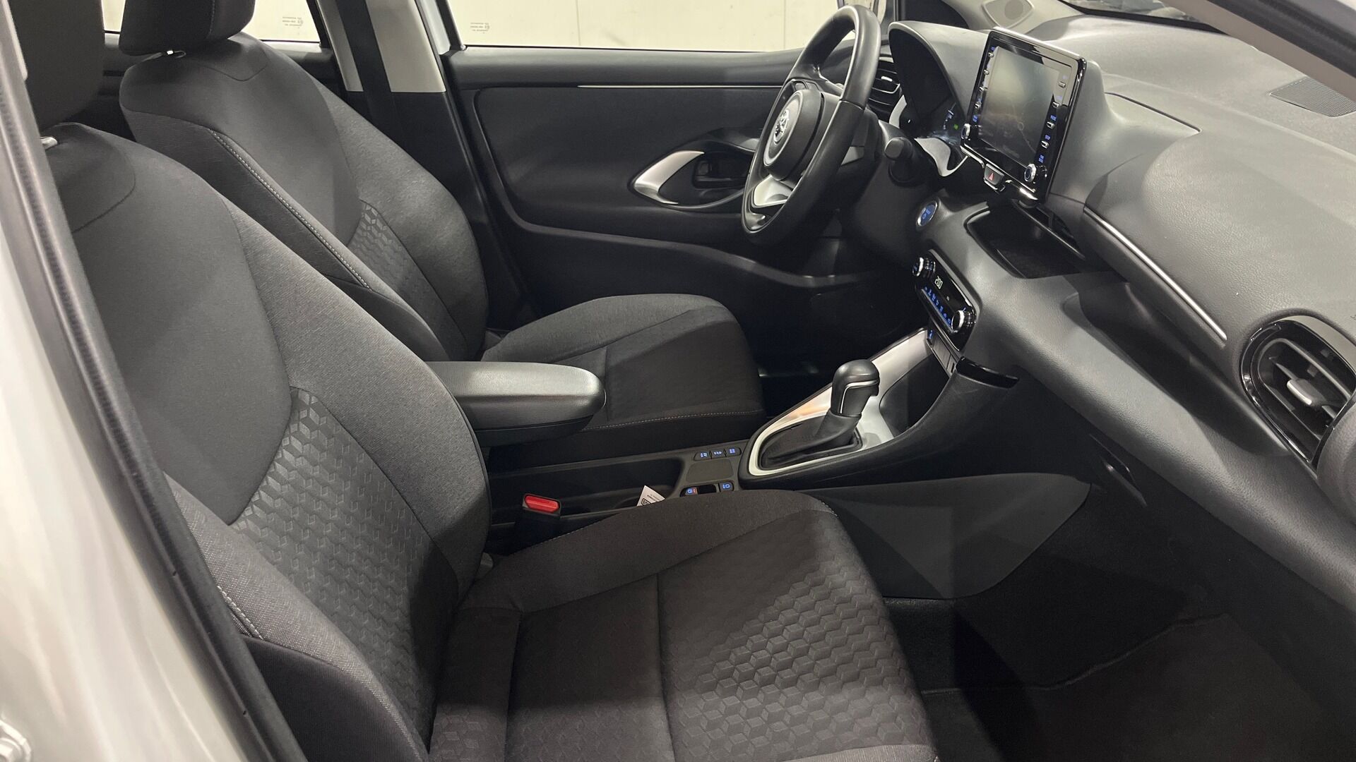 Toyota Yaris iso kuva 16