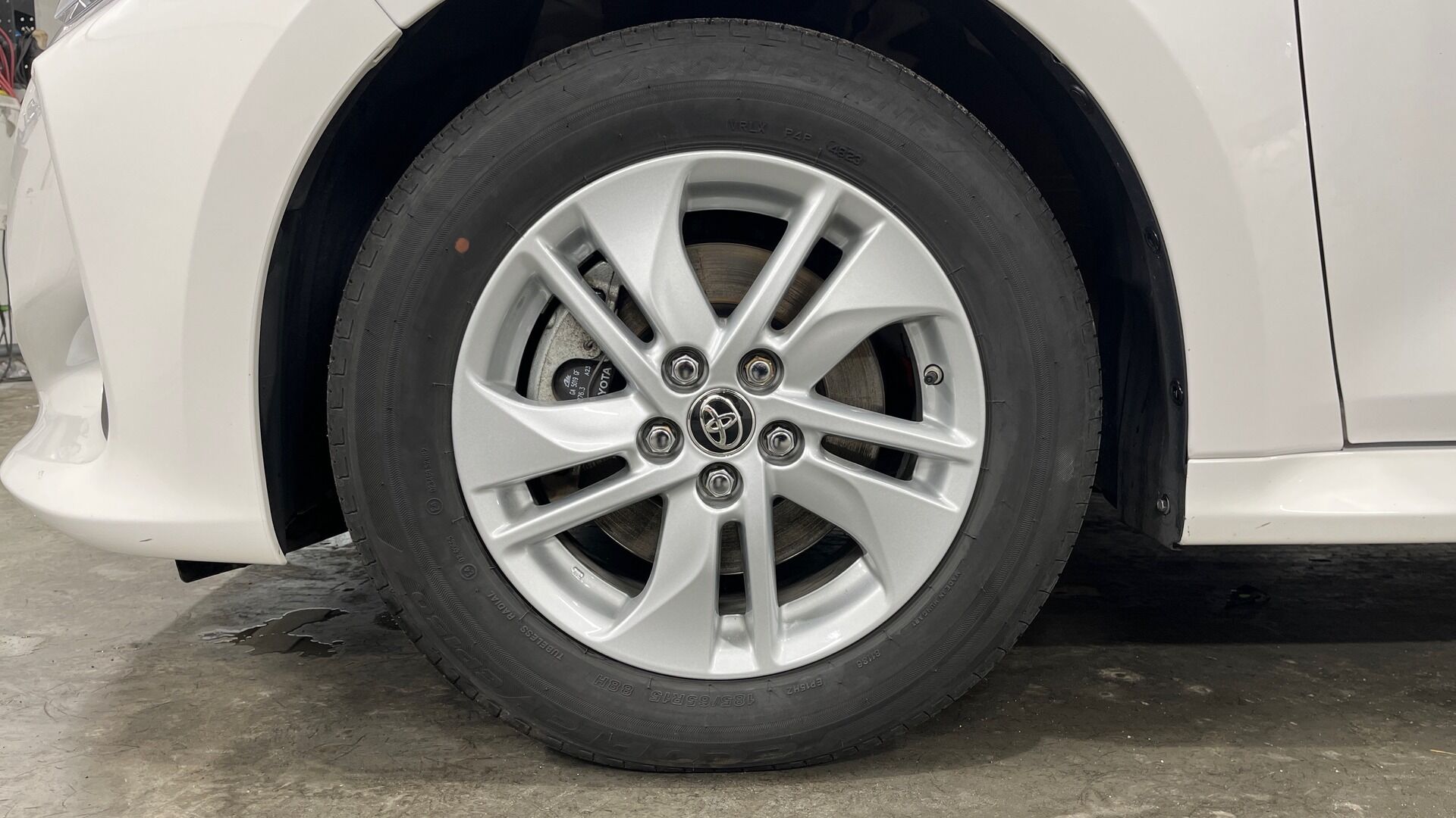 Toyota Yaris iso kuva 17