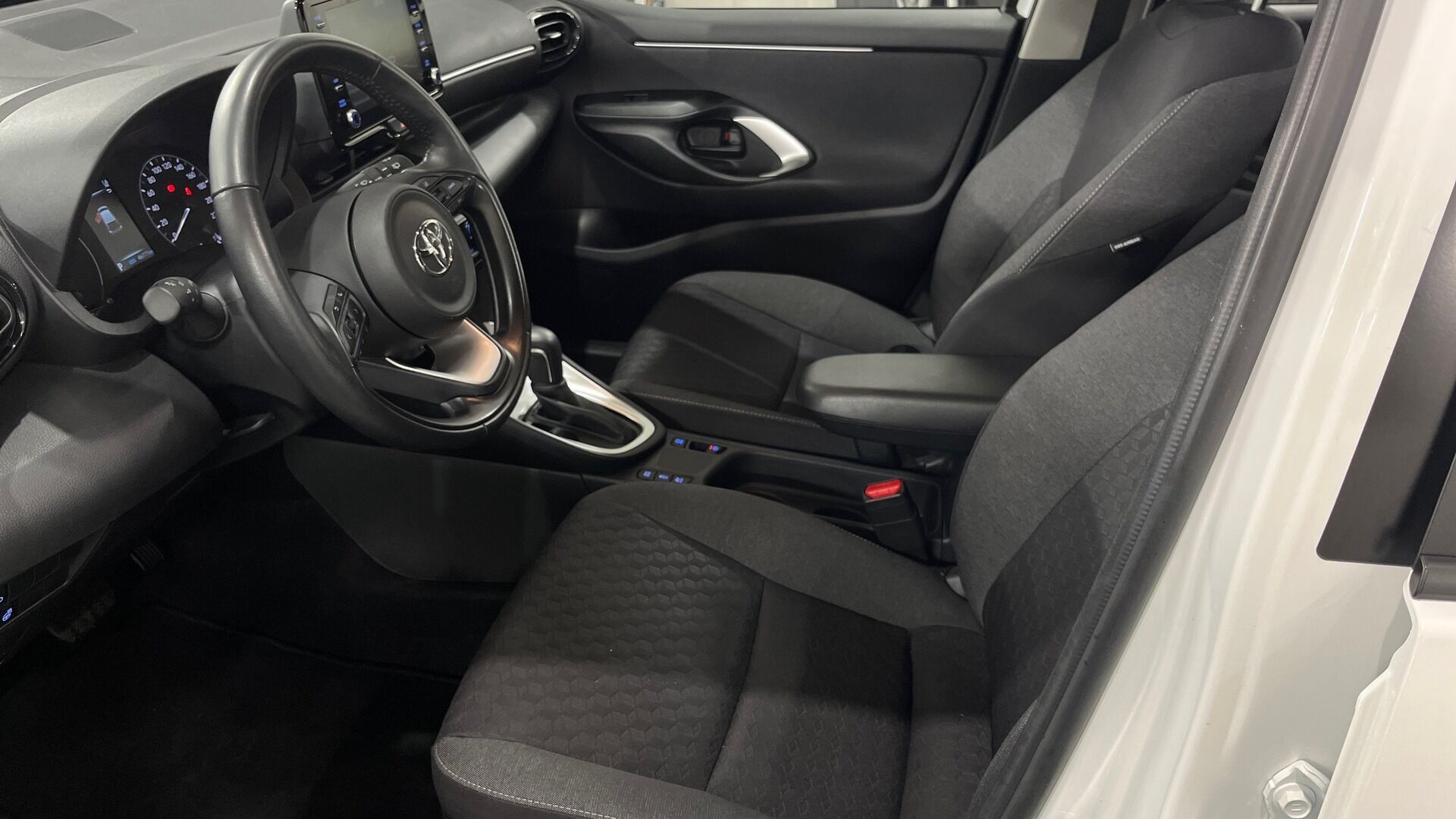 Toyota Yaris iso kuva 7