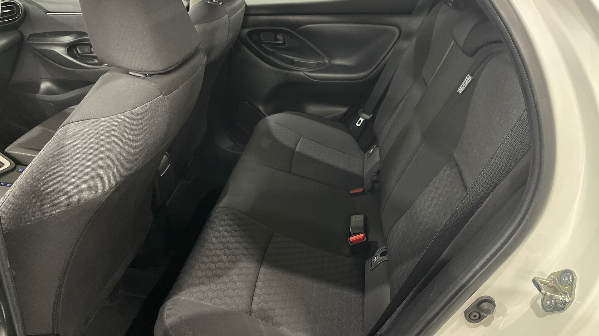 Toyota Yaris iso kuva 8