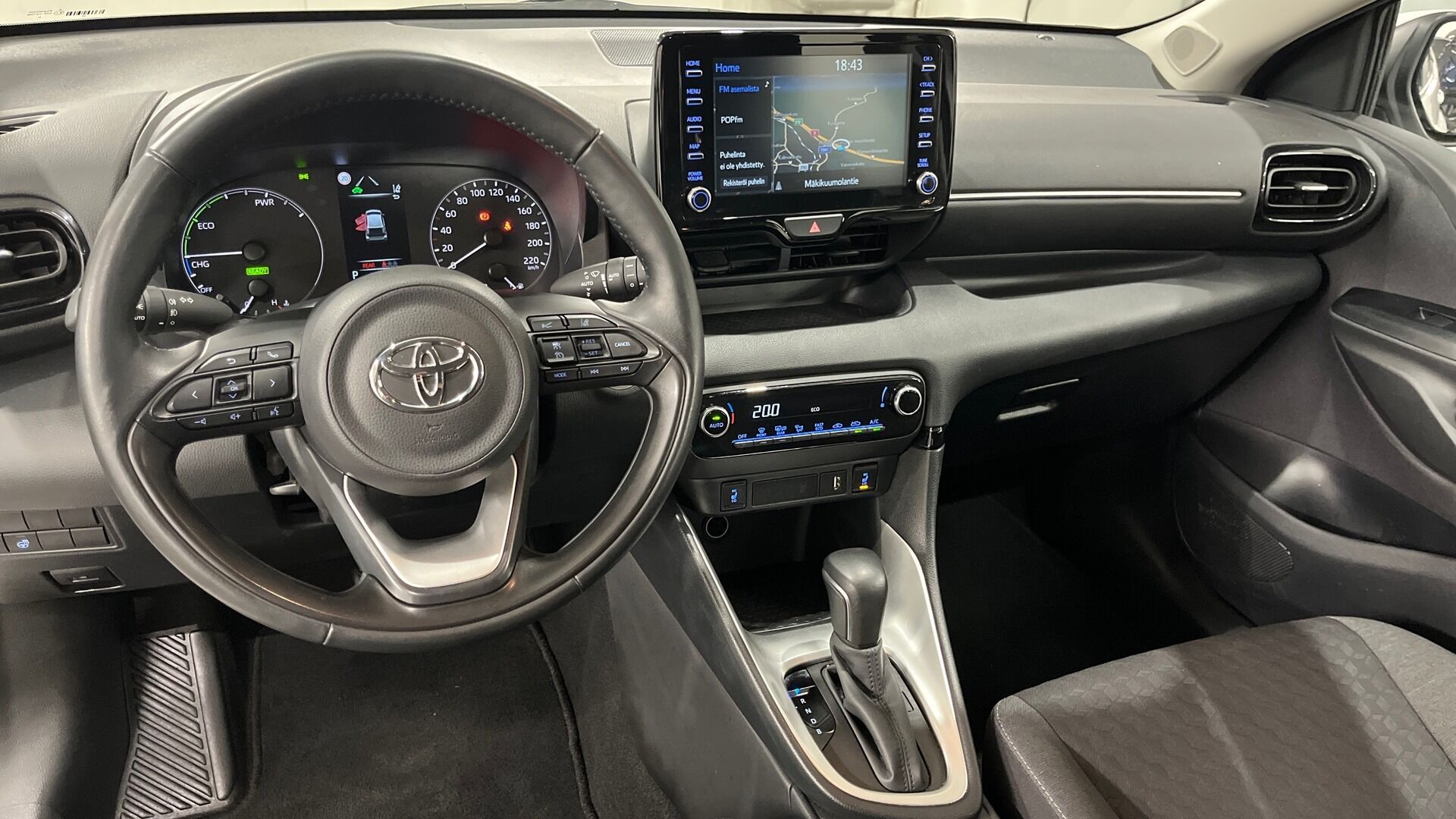 Toyota Yaris iso kuva 9