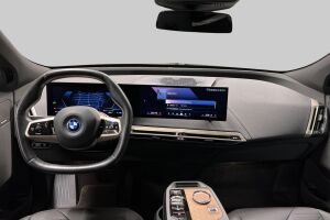 BMW iX esikatselu 10