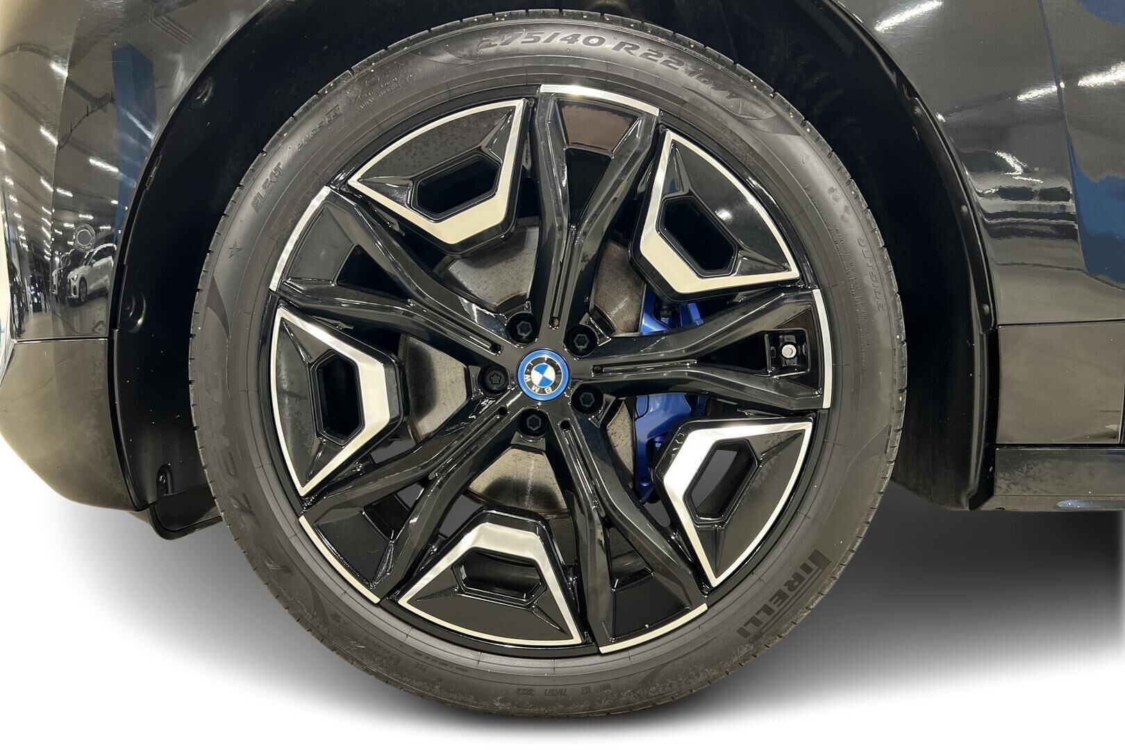 BMW iX iso kuva 12