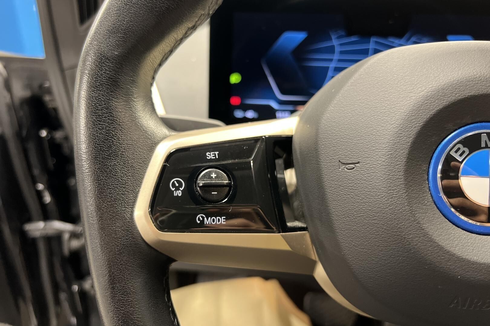 BMW iX iso kuva 18