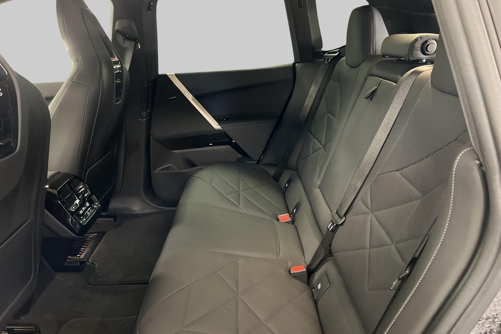 BMW iX iso kuva 9