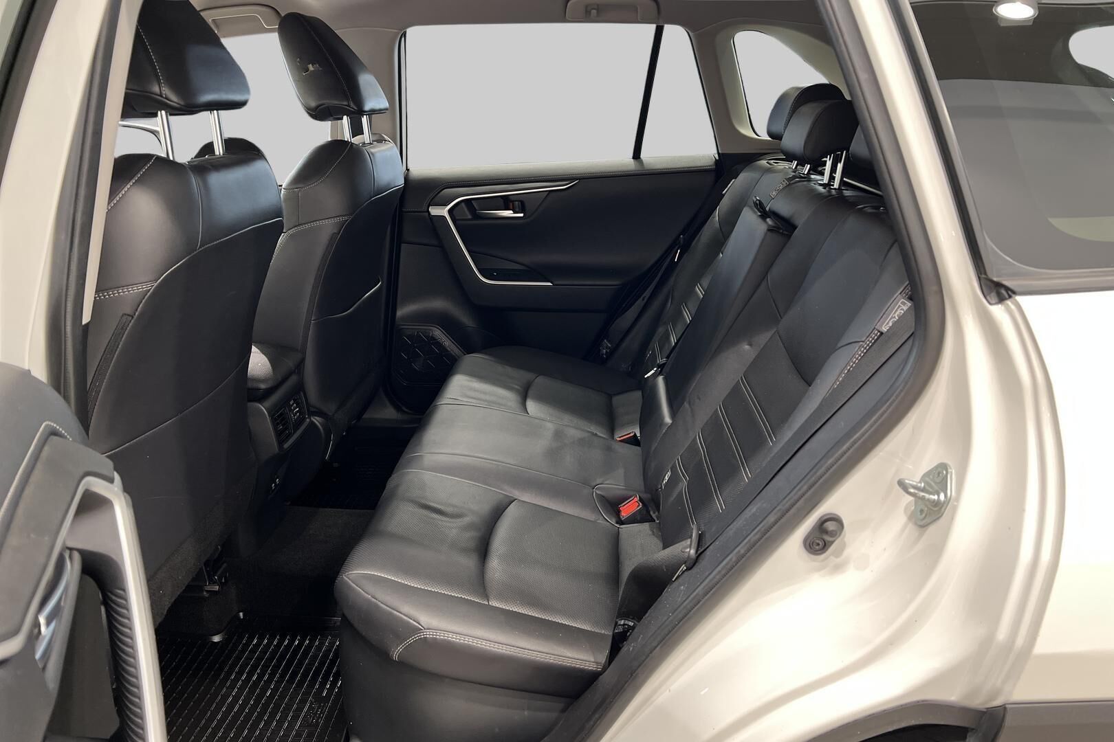 TOYOTA RAV4 iso kuva 10