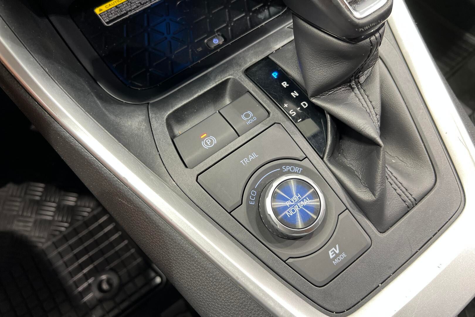 TOYOTA RAV4 iso kuva 19