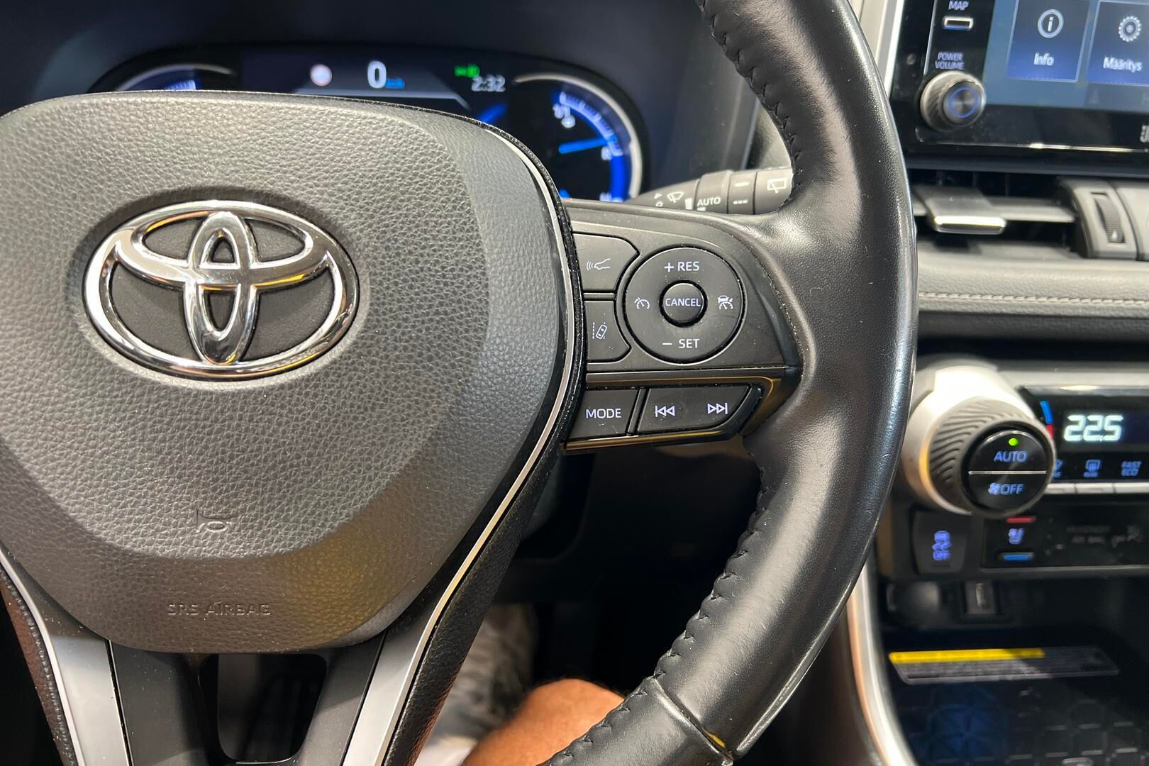 TOYOTA RAV4 iso kuva 22