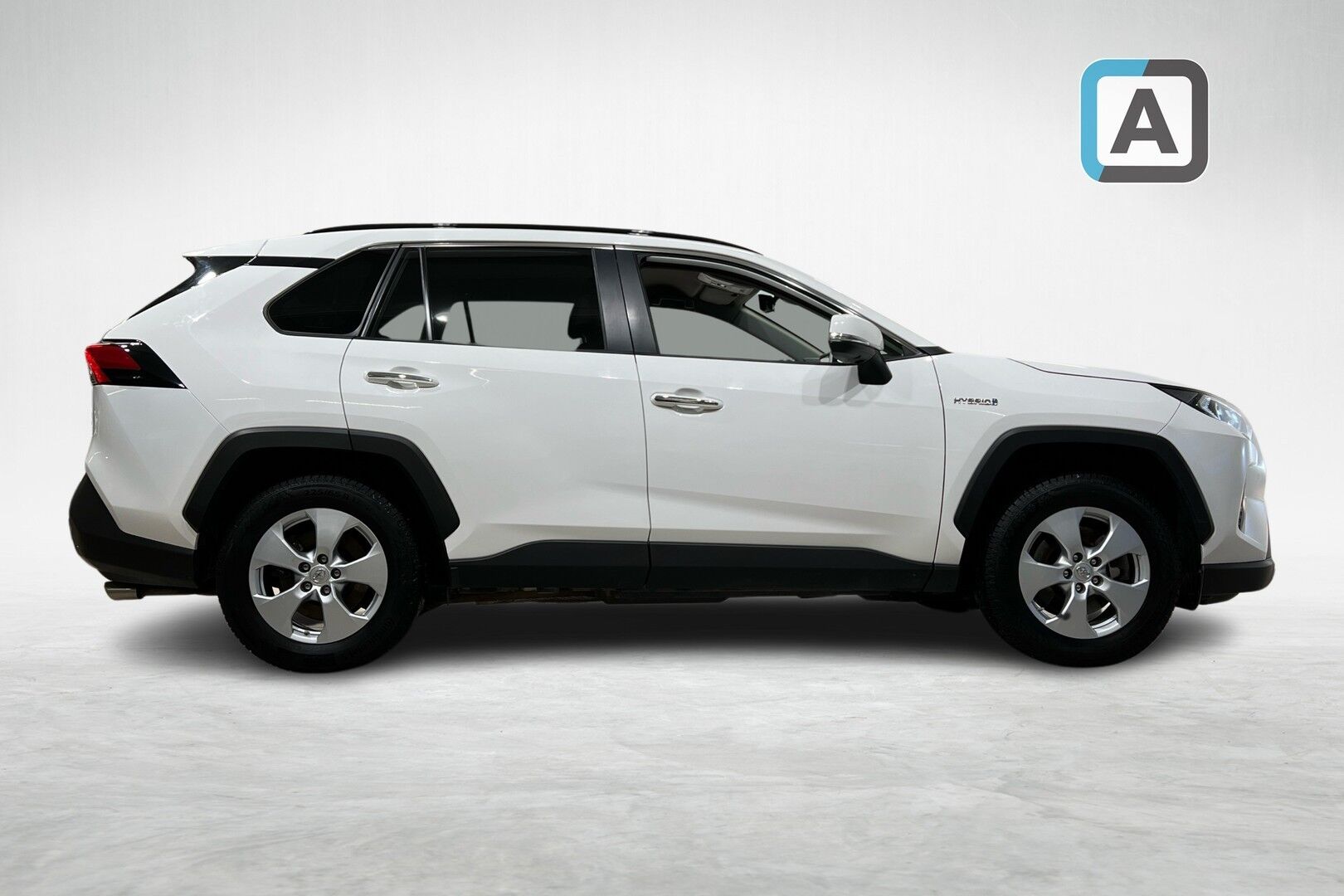 TOYOTA RAV4 iso kuva 4