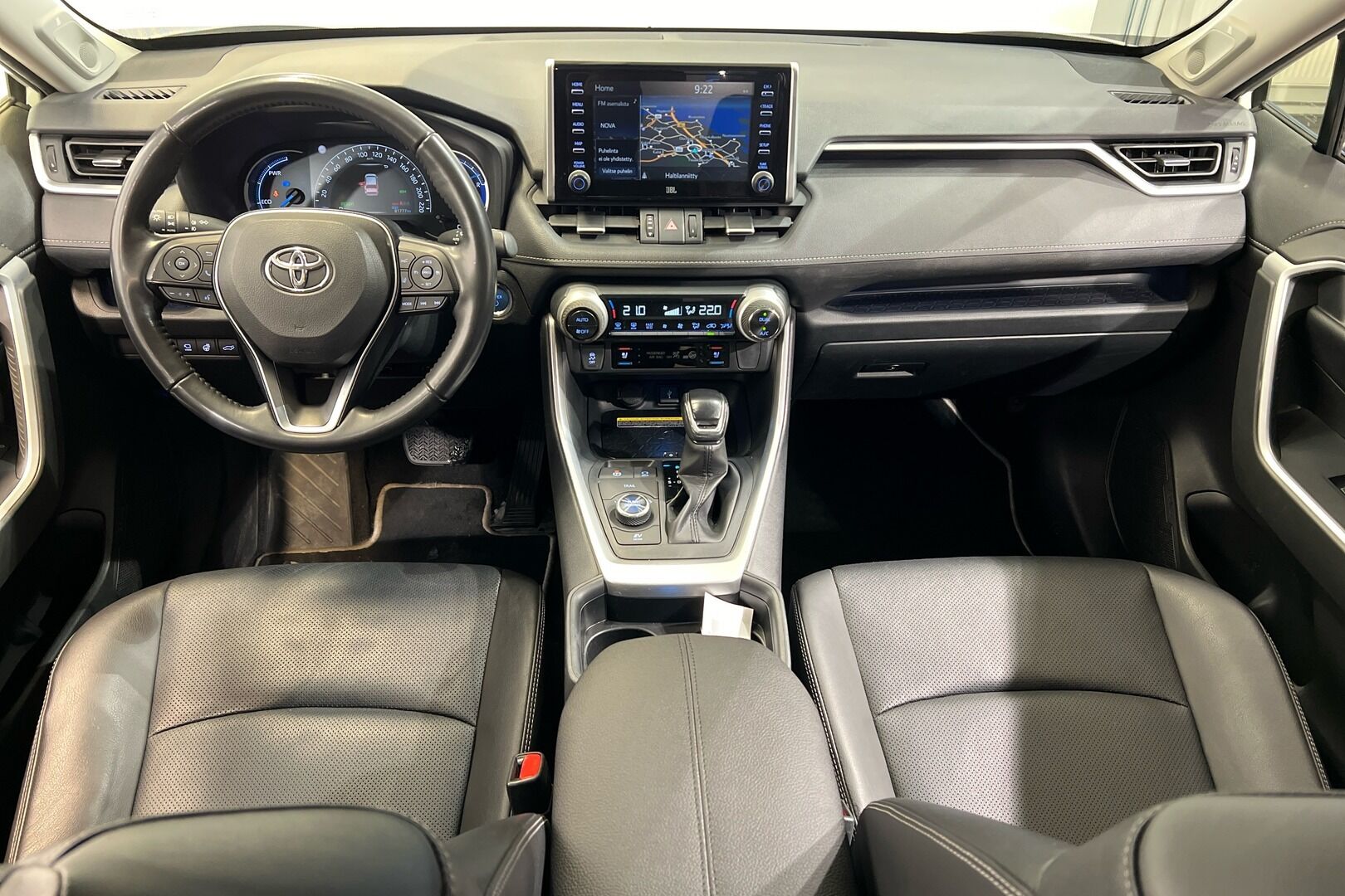 TOYOTA RAV4 iso kuva 5