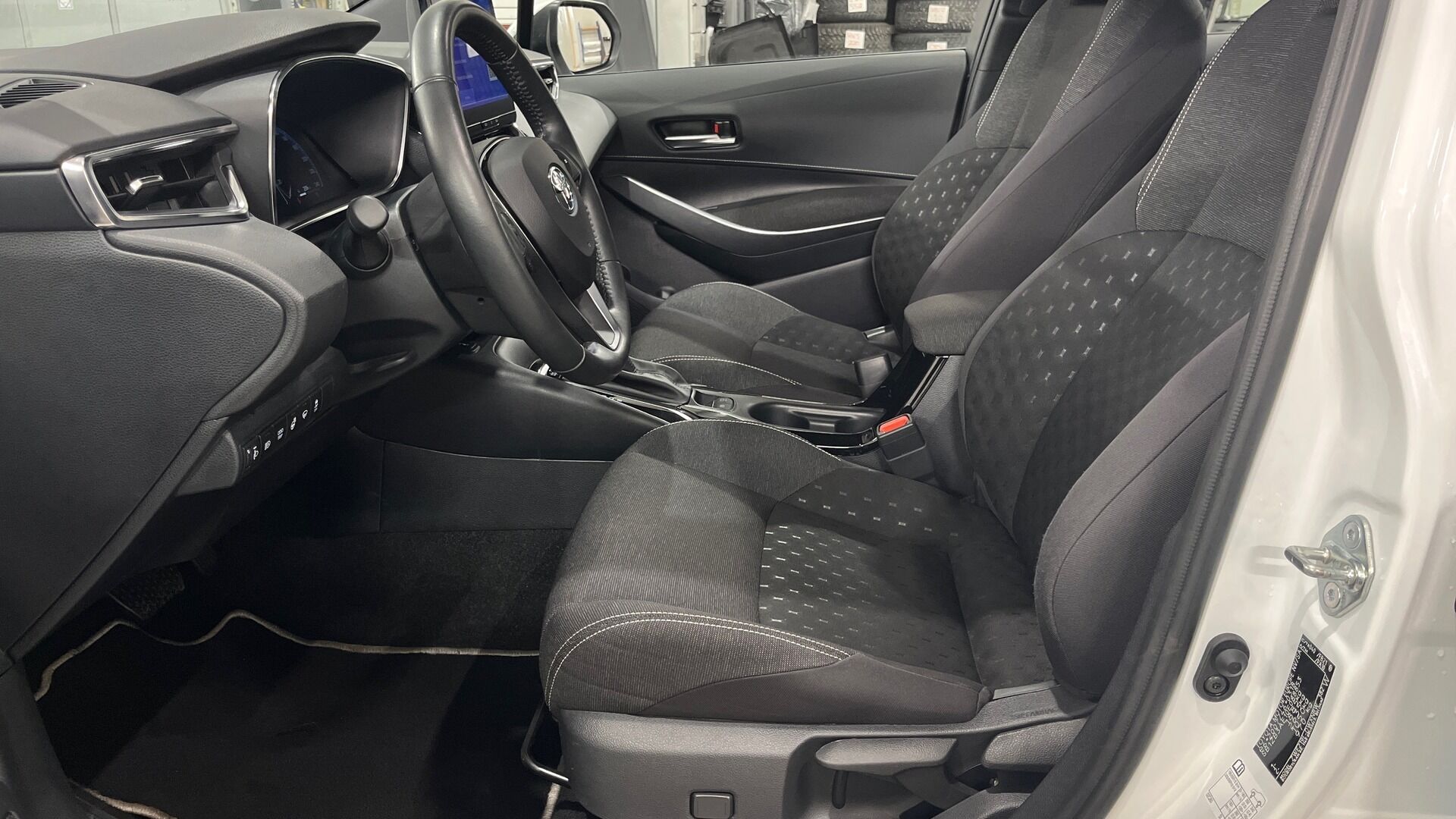 Toyota Corolla iso kuva 7