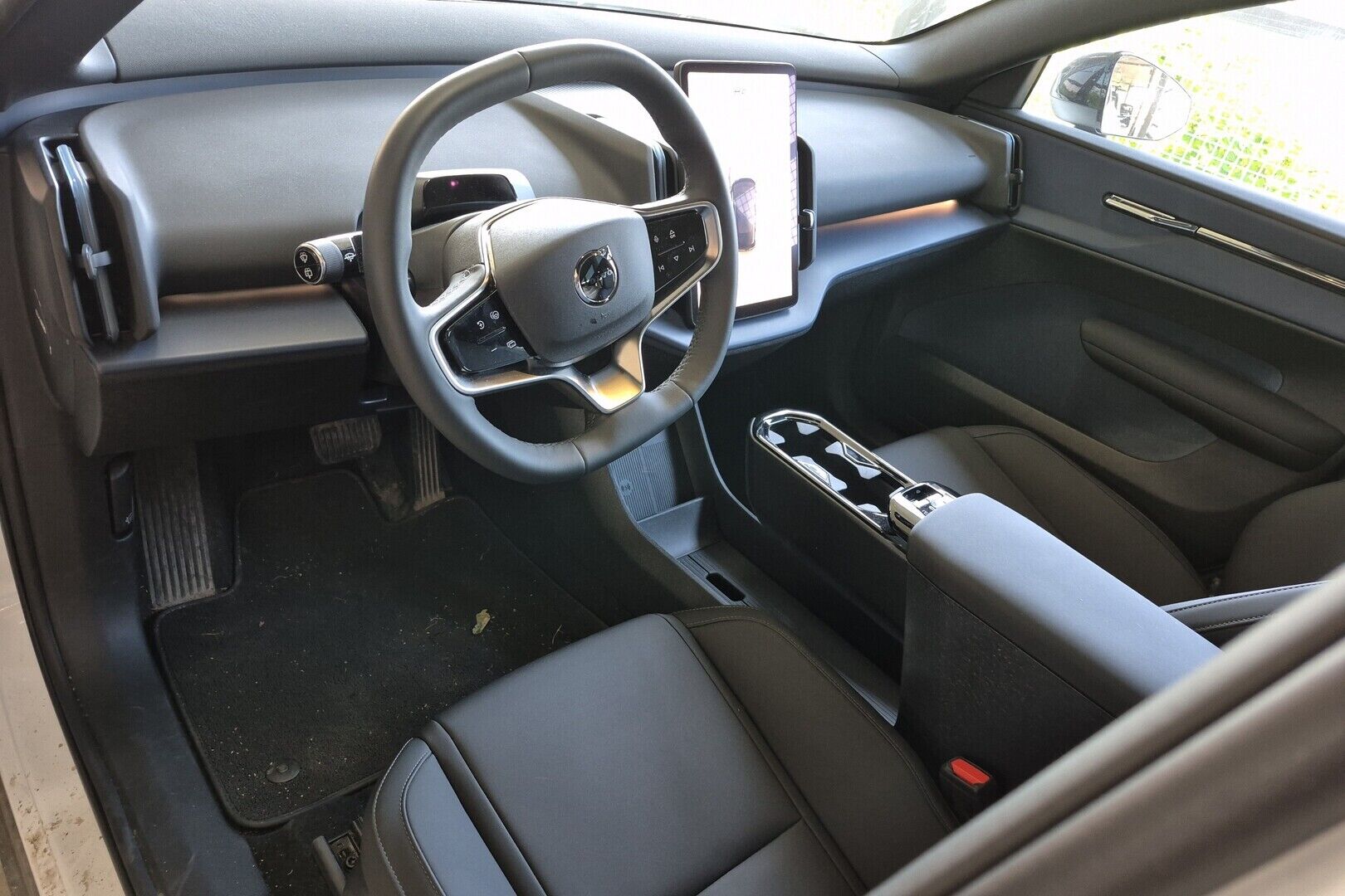 Volvo EX30 iso kuva 2