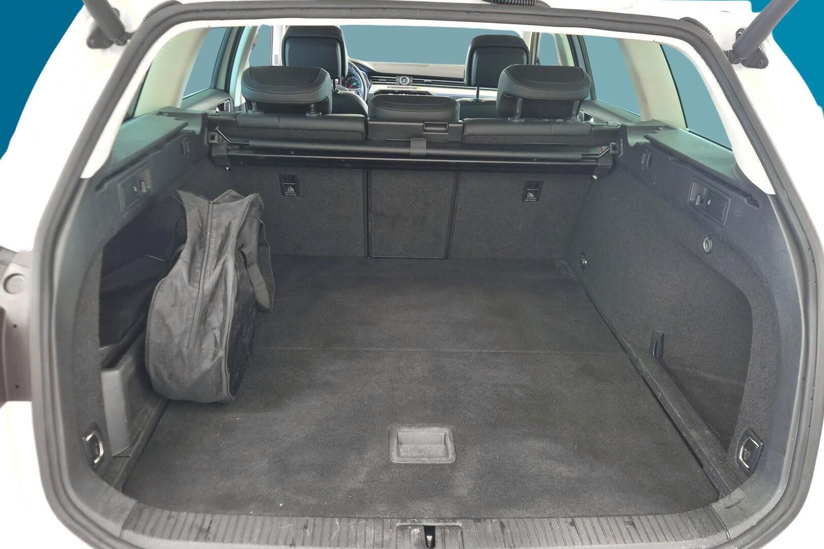 Volkswagen Passat iso kuva 11