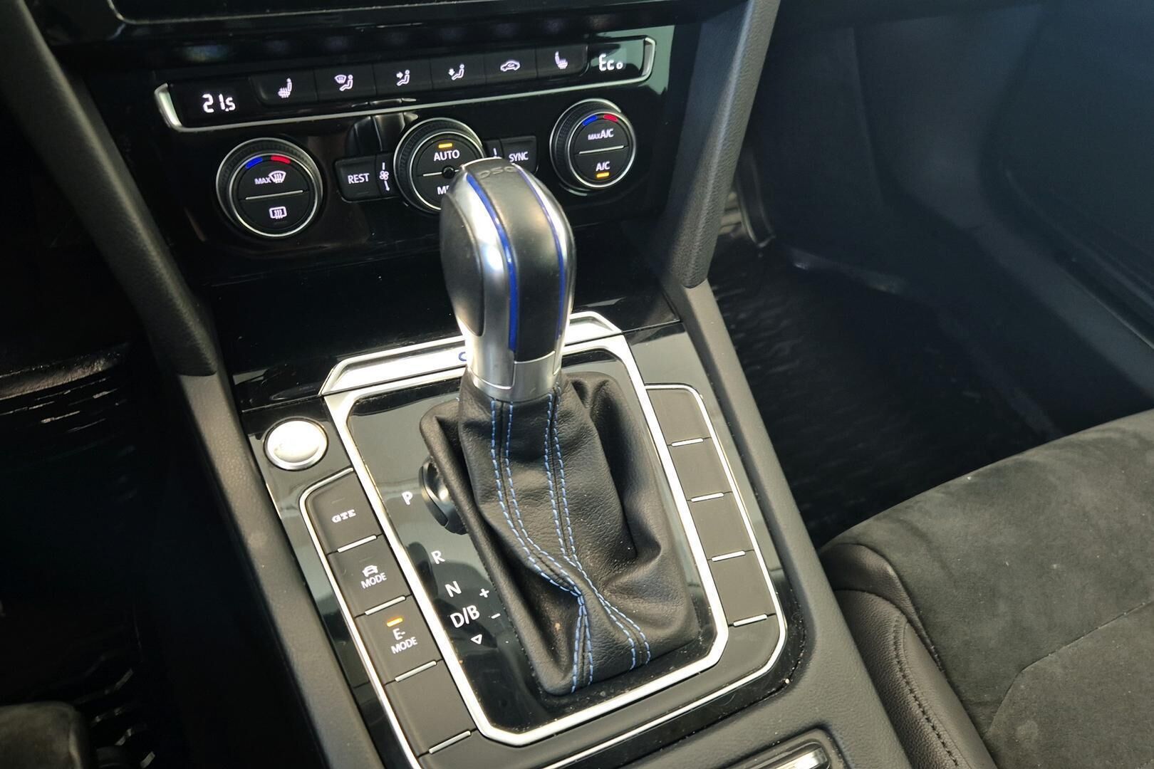 Volkswagen Passat iso kuva 15