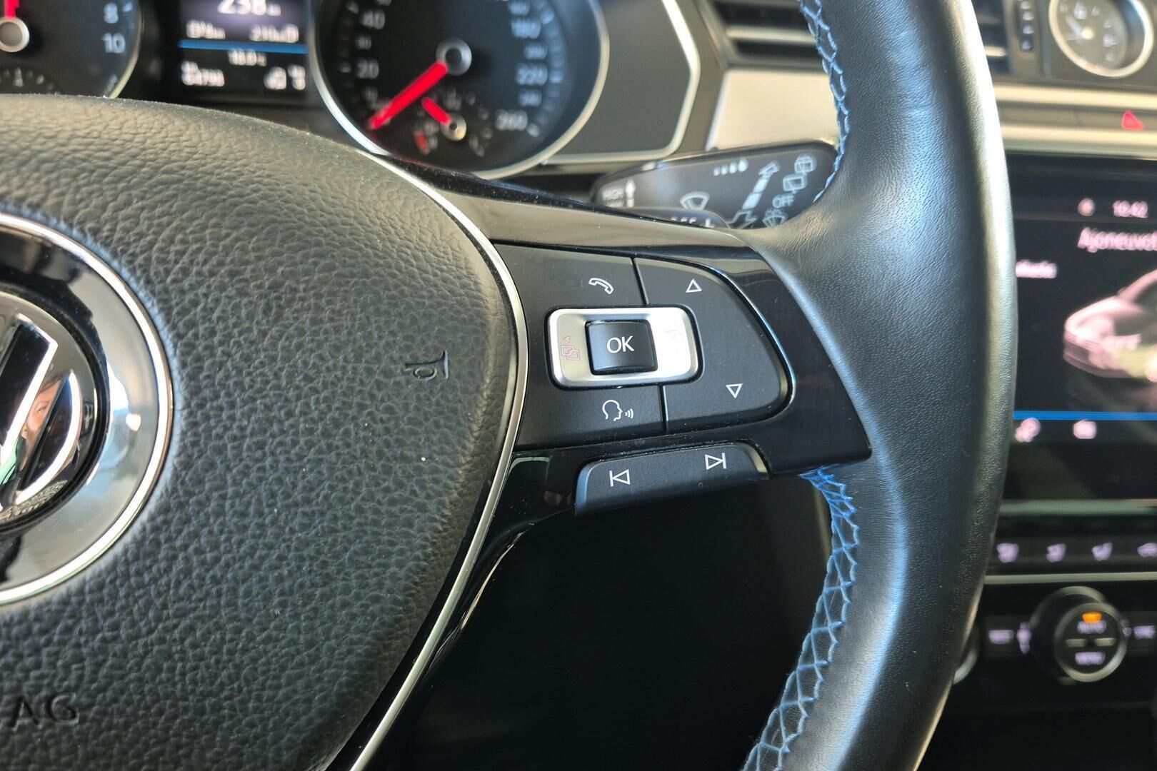 Volkswagen Passat iso kuva 16