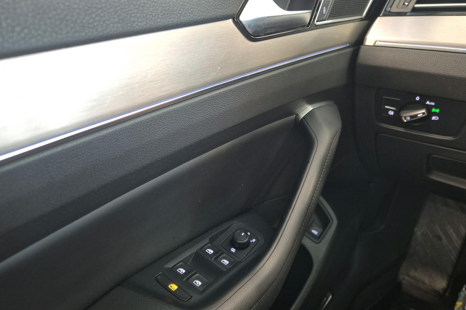 Volkswagen Passat iso kuva 18