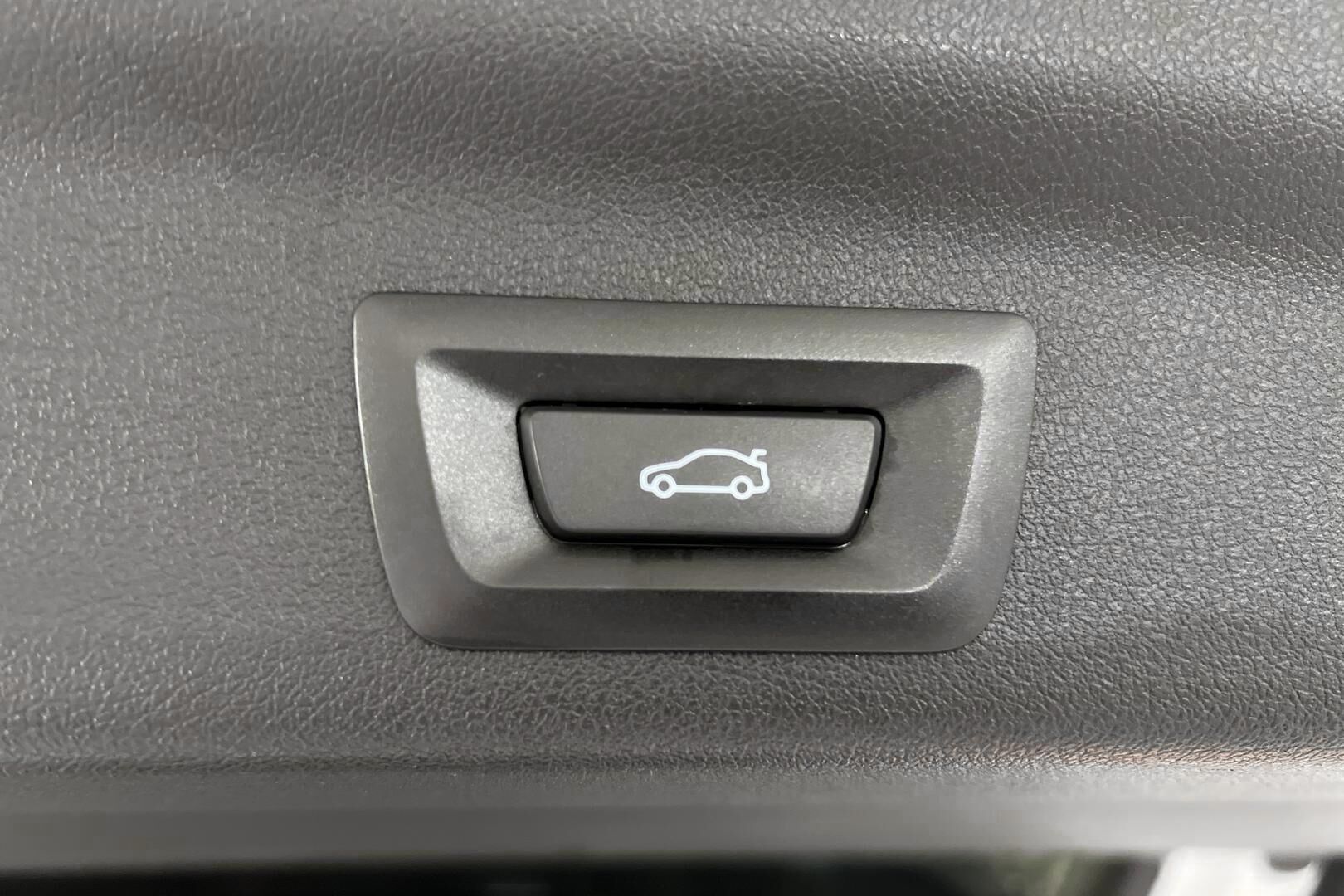 BMW X1 iso kuva 12