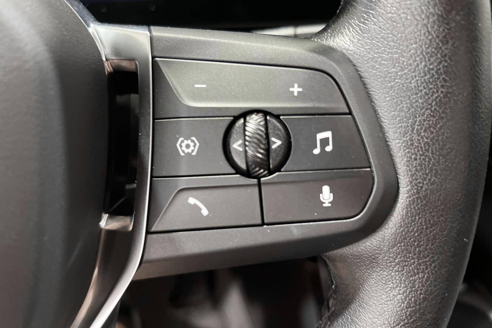 BMW X1 iso kuva 14