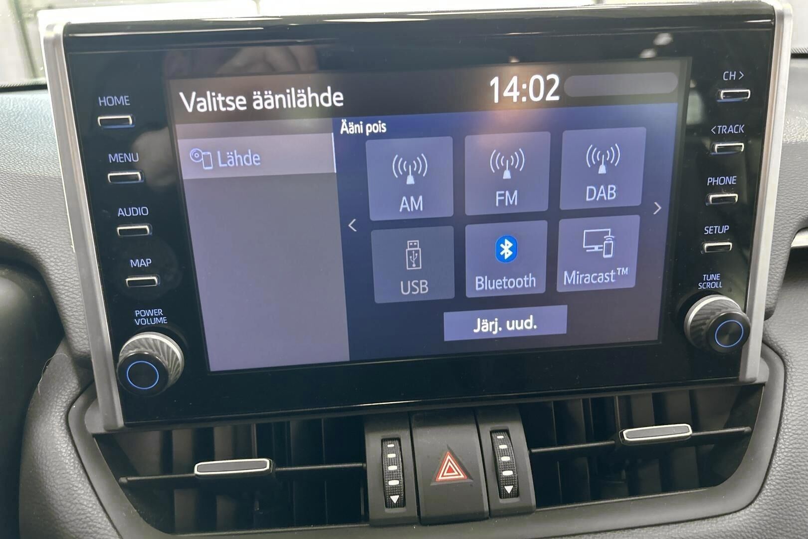 Toyota RAV4 Plug-in iso kuva 16