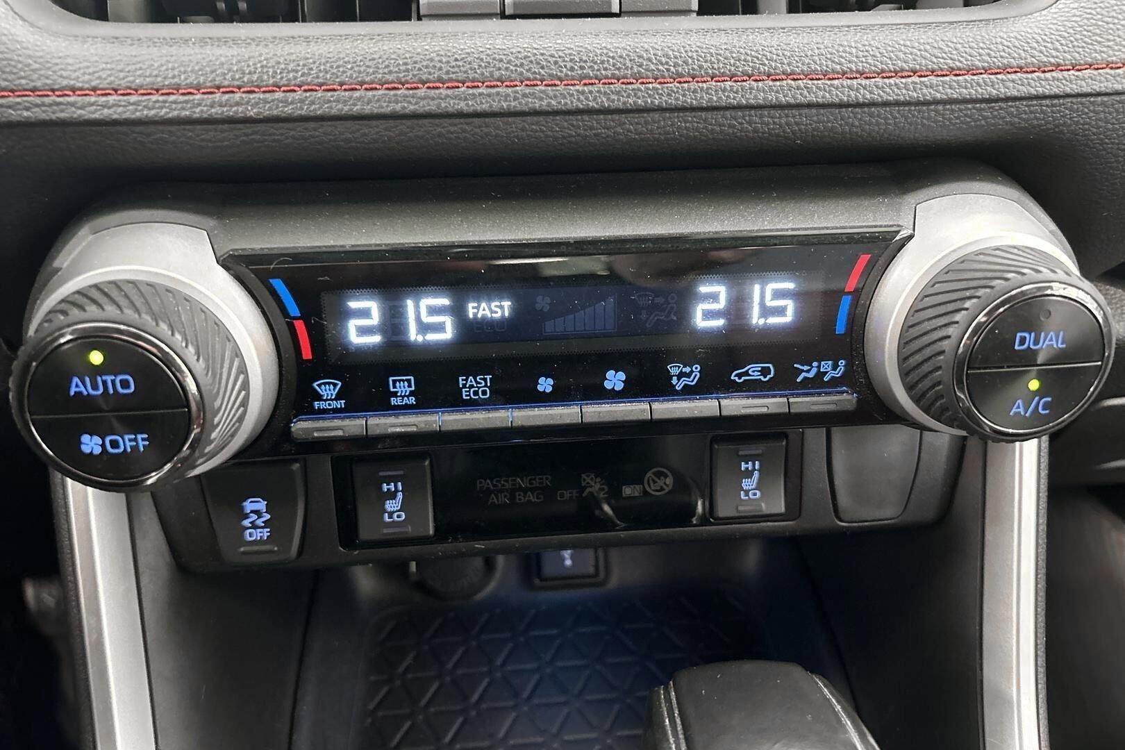 Toyota RAV4 Plug-in iso kuva 18