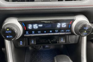 Toyota RAV4 Plug-in esikatselu 18