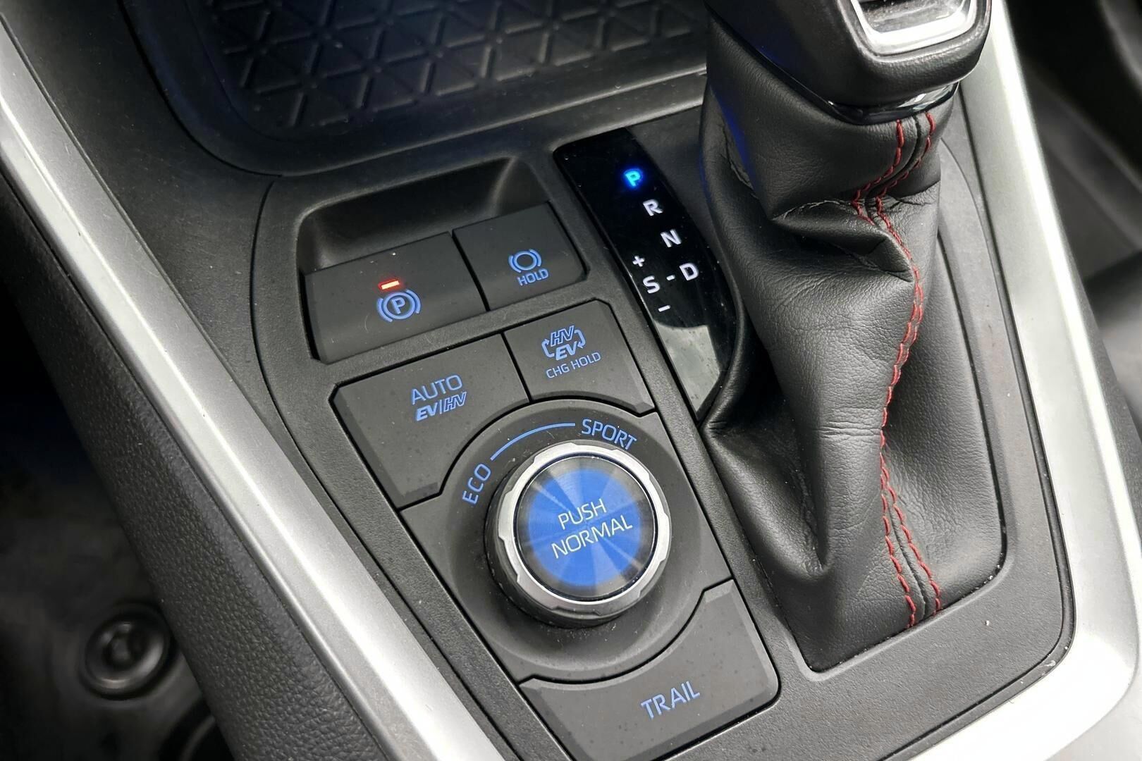 Toyota RAV4 Plug-in iso kuva 19