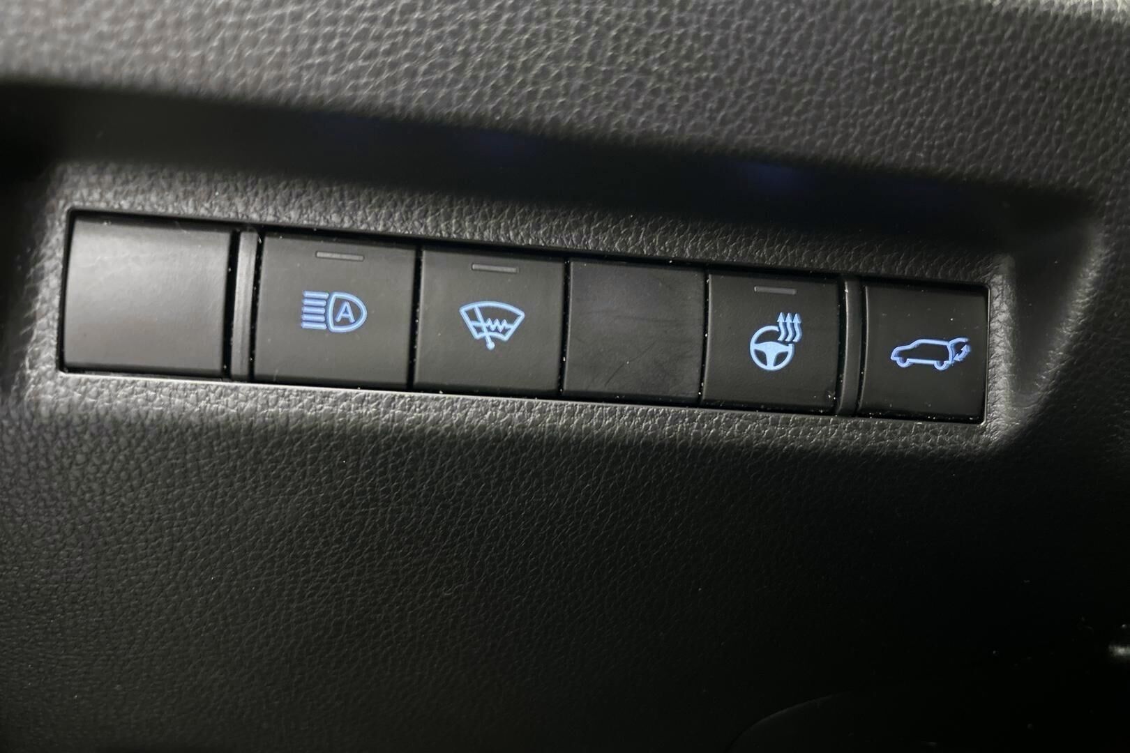 Toyota RAV4 Plug-in iso kuva 22