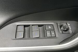 Toyota RAV4 Plug-in esikatselu 24