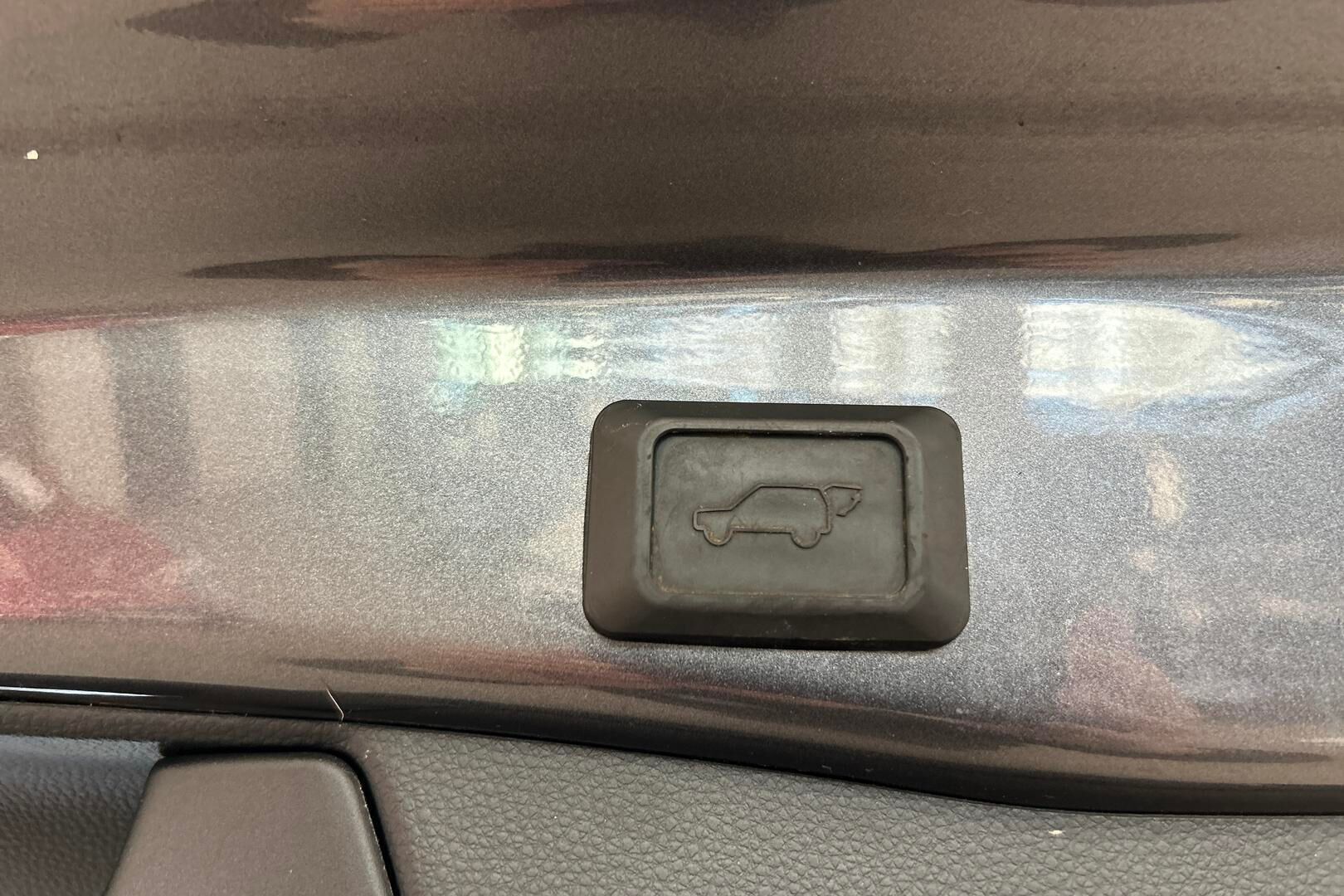 Toyota RAV4 Plug-in iso kuva 29