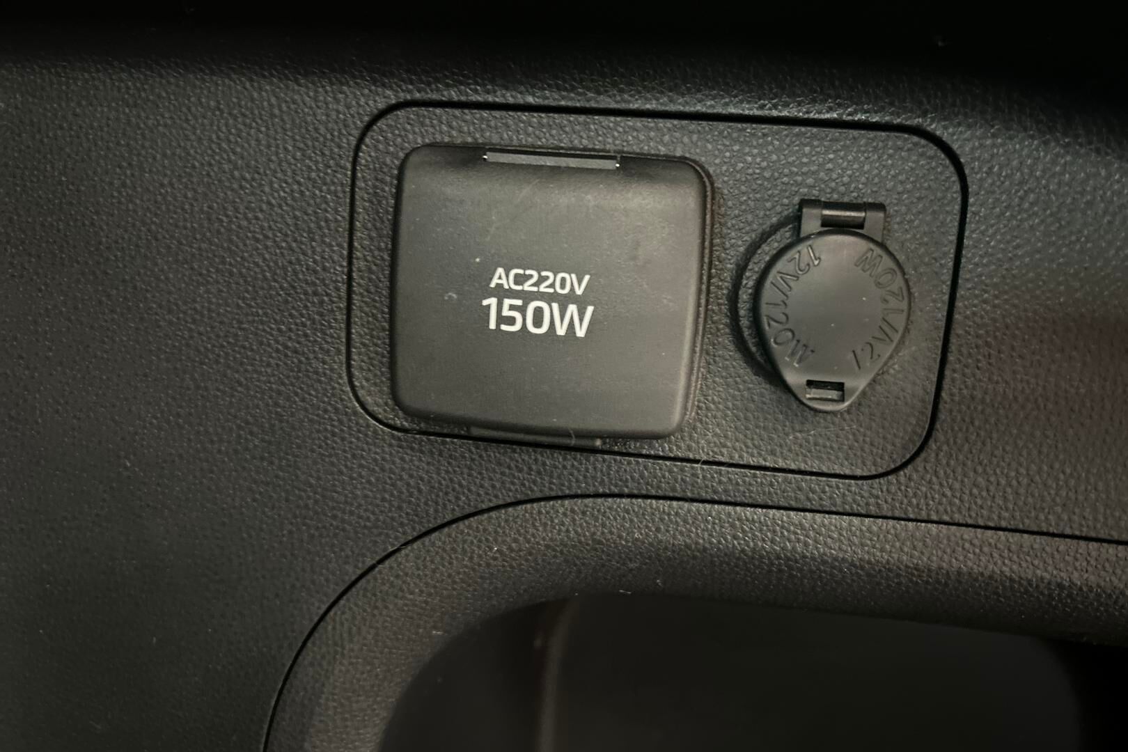 Toyota RAV4 Plug-in iso kuva 30