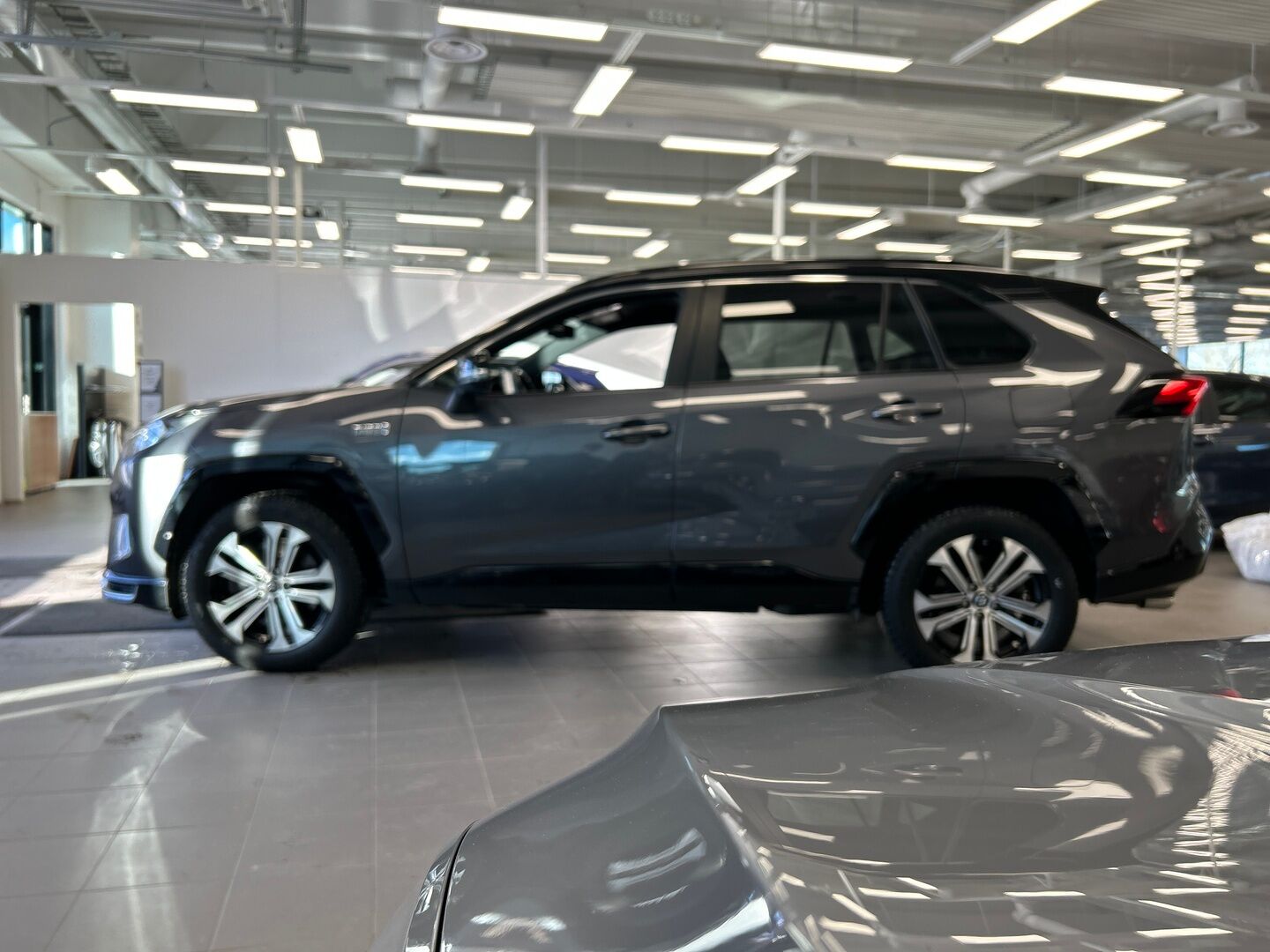 Toyota RAV4 Plug-in iso kuva 7