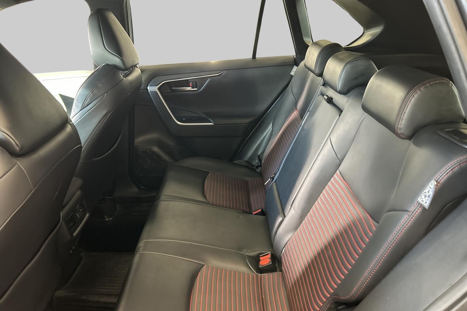 Toyota RAV4 Plug-in iso kuva 9